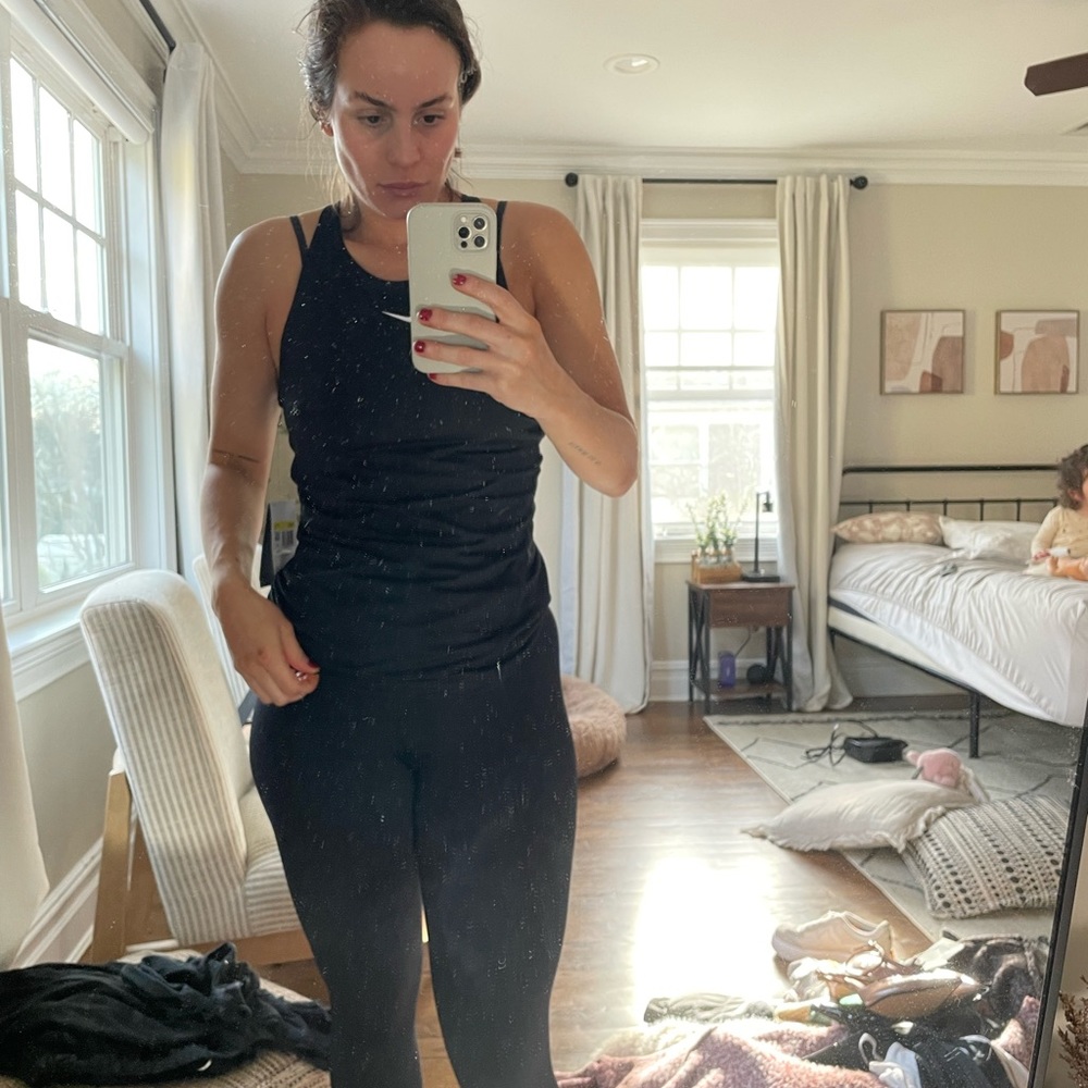 Nike workout top - Picture 2 of 3